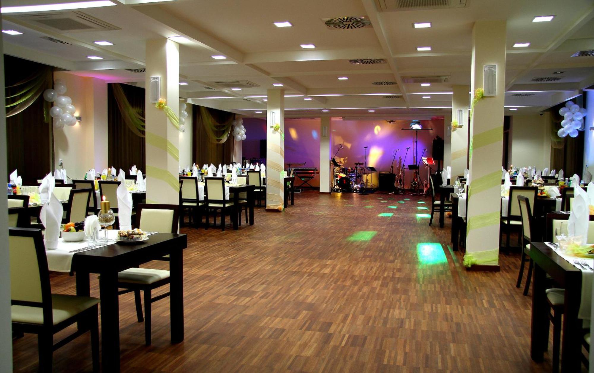 Hotel Aviator Kielce "Business Hotel Medical & Spa" Экстерьер фото