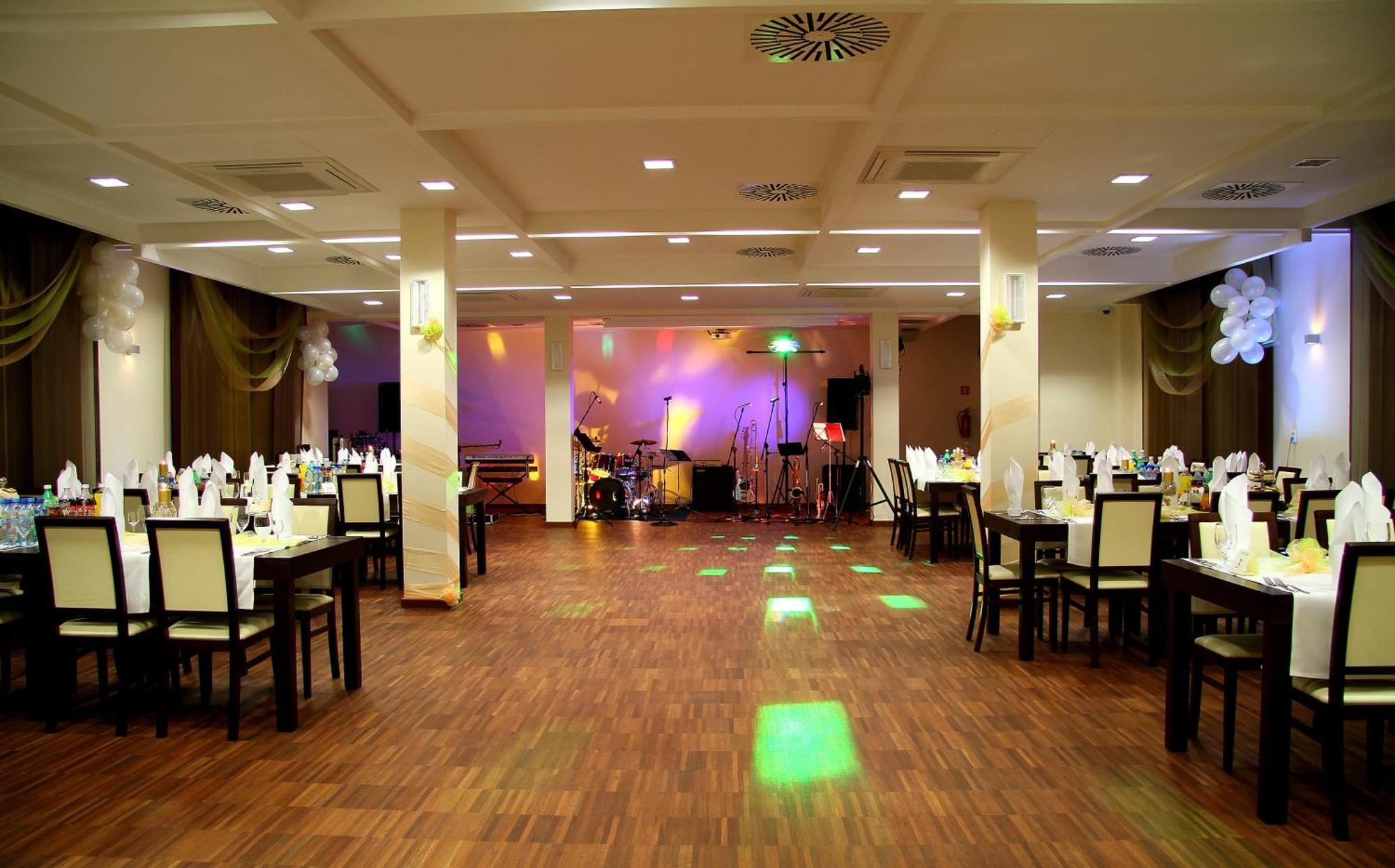 Hotel Aviator Kielce "Business Hotel Medical & Spa" Экстерьер фото