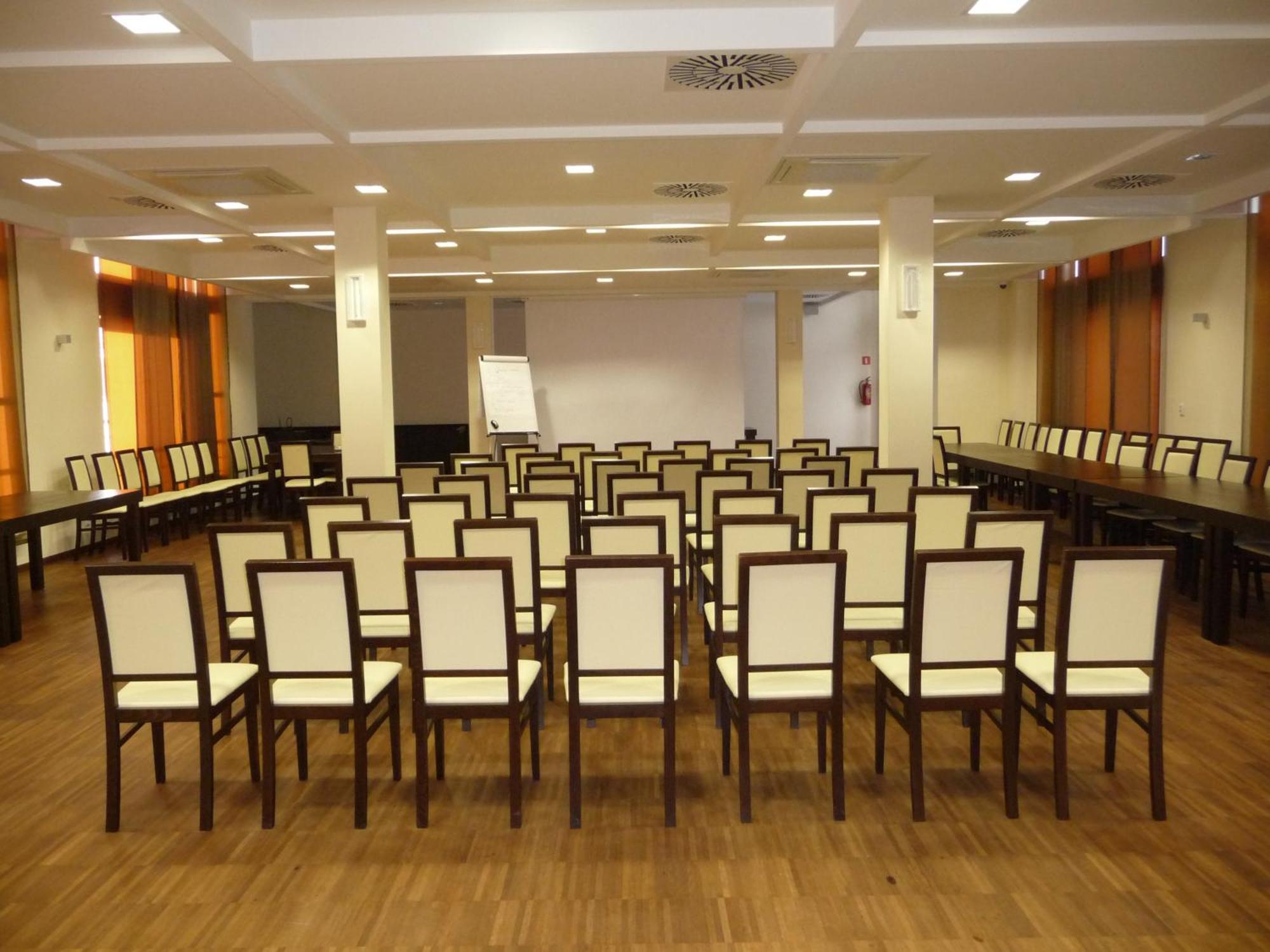Hotel Aviator Kielce "Business Hotel Medical & Spa" Экстерьер фото