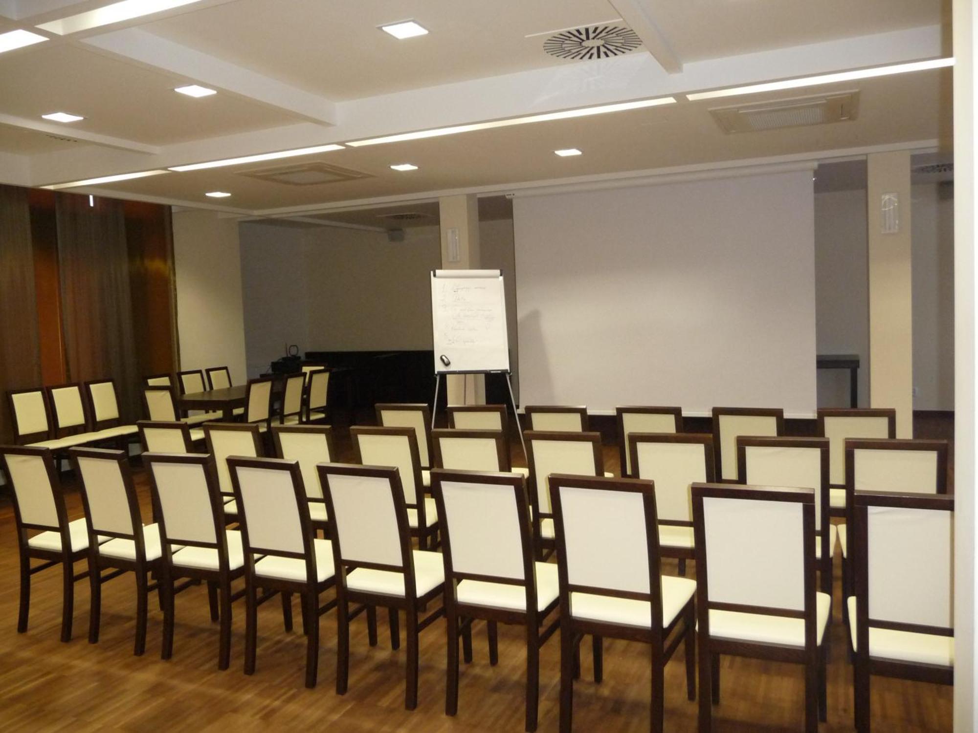 Hotel Aviator Kielce "Business Hotel Medical & Spa" Экстерьер фото