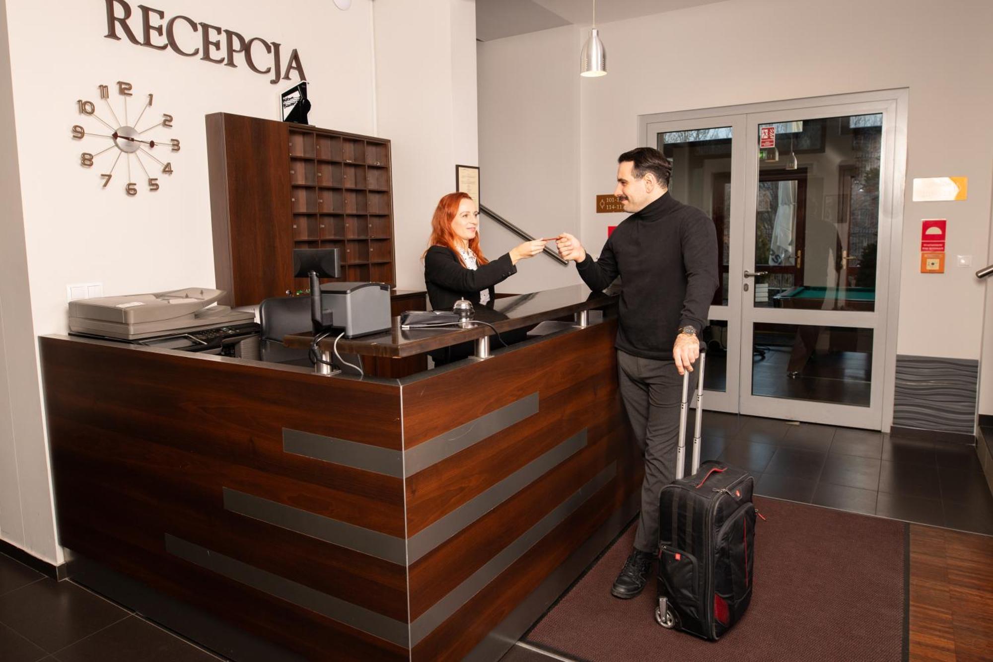 Hotel Aviator Kielce "Business Hotel Medical & Spa" Экстерьер фото