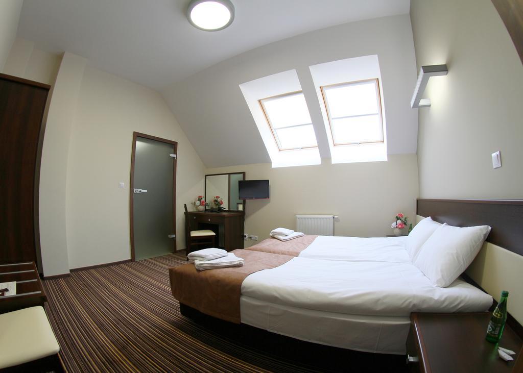 Hotel Aviator Kielce "Business Hotel Medical & Spa" Экстерьер фото