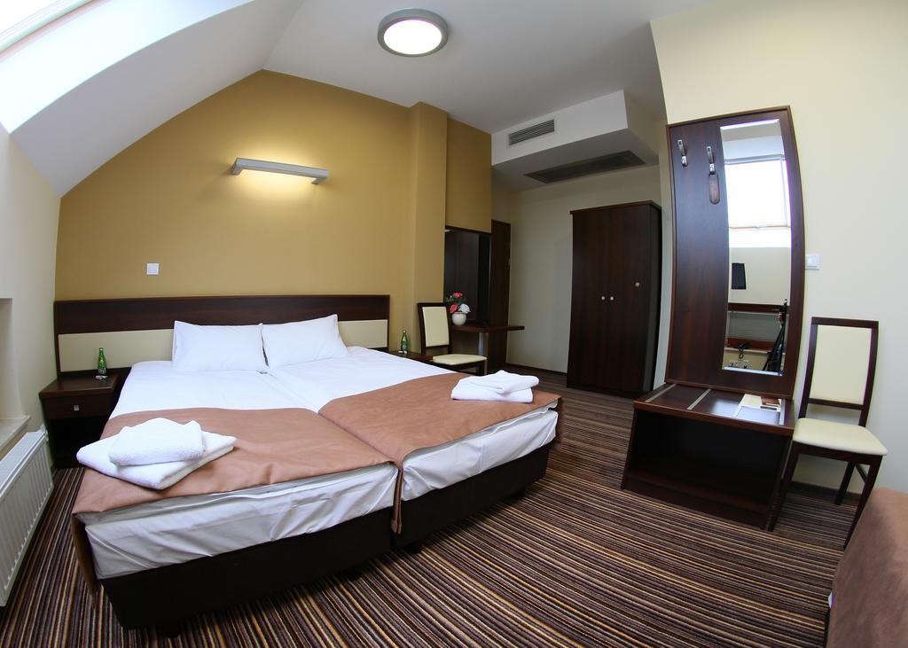 Hotel Aviator Kielce "Business Hotel Medical & Spa" Экстерьер фото