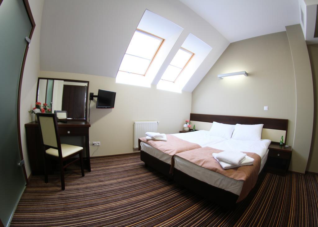 Hotel Aviator Kielce "Business Hotel Medical & Spa" Экстерьер фото