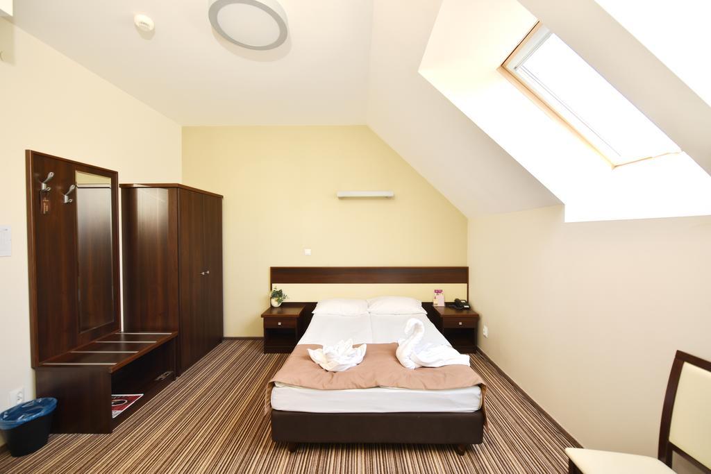 Hotel Aviator Kielce "Business Hotel Medical & Spa" Экстерьер фото